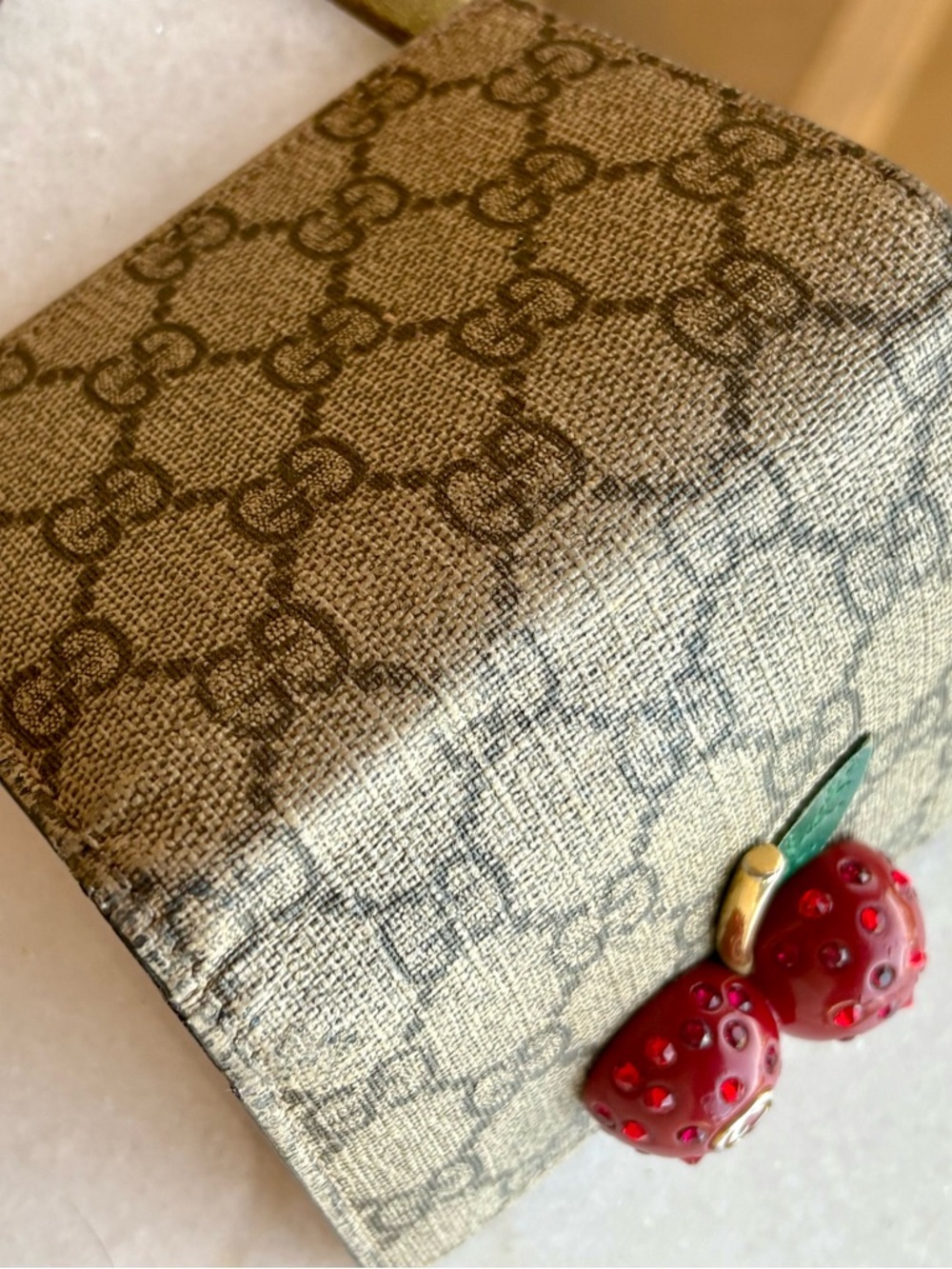 Certified Gucci Beige GG Monogram Wallet Red Cherry Accent Supreme Bifold COA - Picture 9 of 12